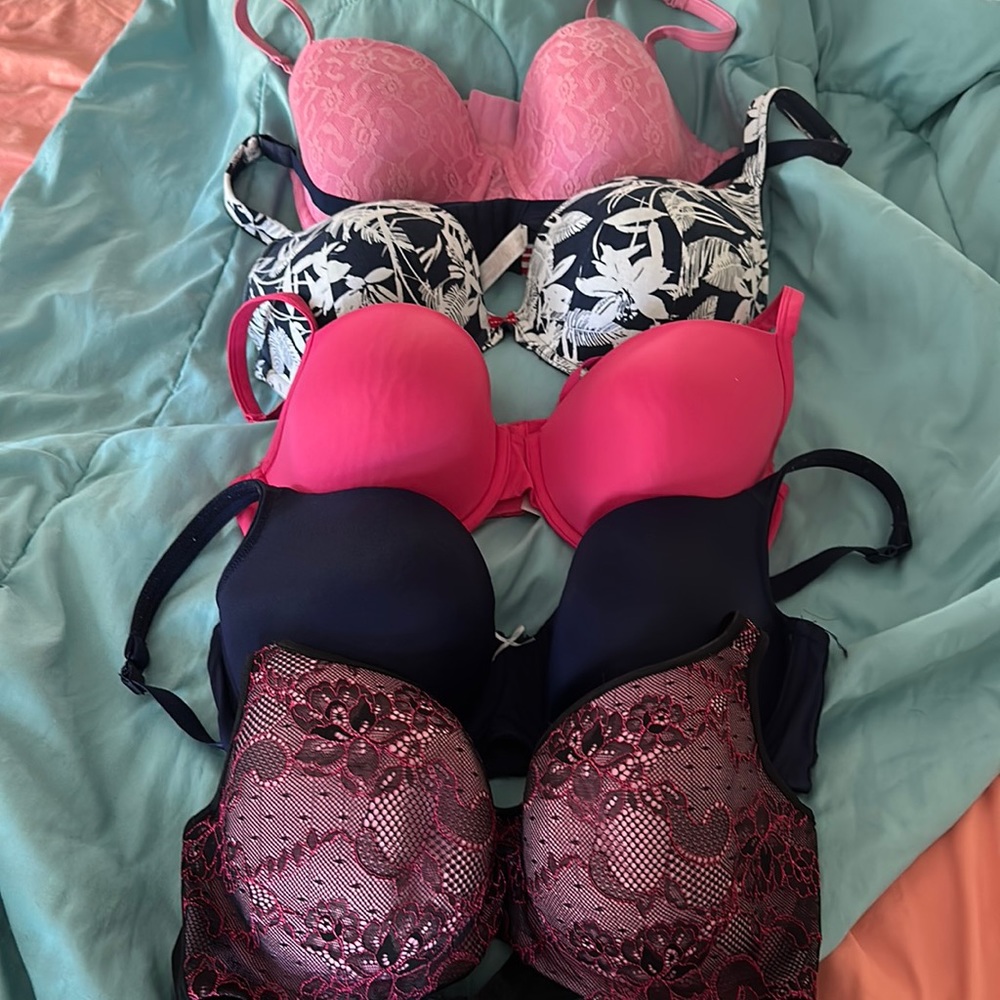 5 pack of bras 38DDD